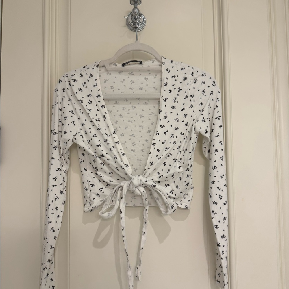 Brandy Melville Longsleeve Tie Top